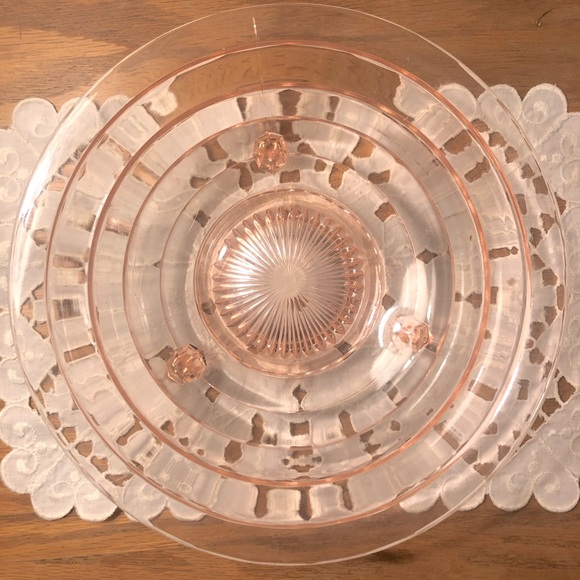 Pink Depression glass bowl - Picture 1 of 4